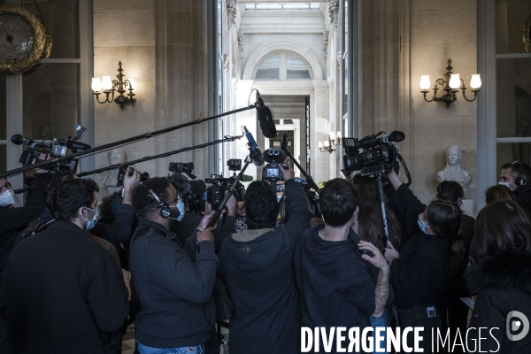 Débat sur le pass vaccinal à l assemblée nationale.