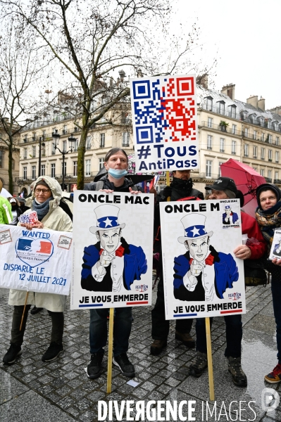 Manifestation nationale citoyenne et pacifique contre le pass vaccinal, contre la gestion de la crise sanitaire par le gouvernement. Paris le 8 janvier 2022. Vaccine pass.