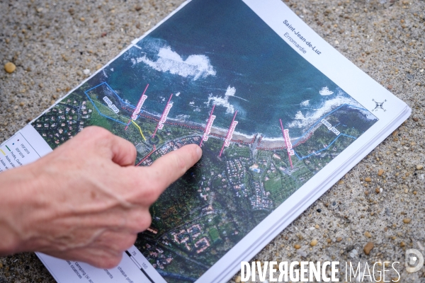 Campagne de mesure de l erosion du littoral par les techniciens de l Observatoire de la Cote Aquitaine.