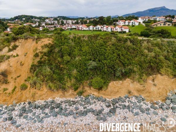 Campagne de mesure de l erosion du littoral par les techniciens de l Observatoire de la Cote Aquitaine.