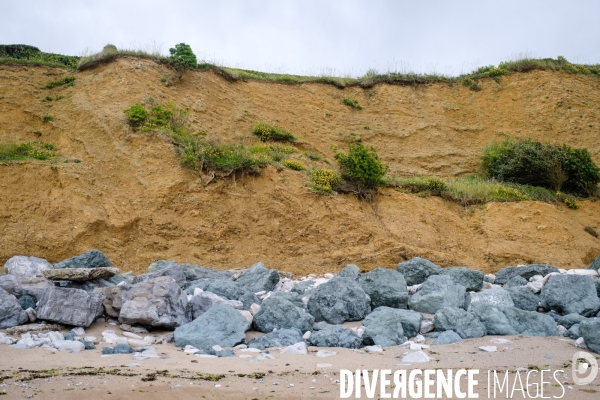 Campagne de mesure de l erosion du littoral par les techniciens de l Observatoire de la Cote Aquitaine.