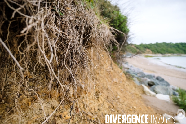 Campagne de mesure de l erosion du littoral par les techniciens de l Observatoire de la Cote Aquitaine.