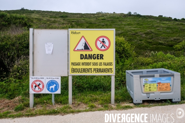 Campagne de mesure de l erosion du littoral par les techniciens de l Observatoire de la Cote Aquitaine.