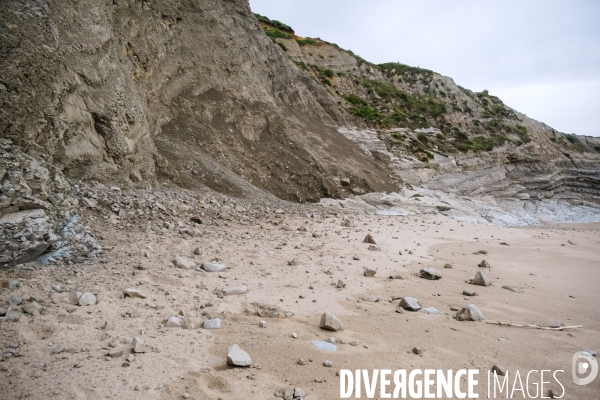 Campagne de mesure de l erosion du littoral par les techniciens de l Observatoire de la Cote Aquitaine.