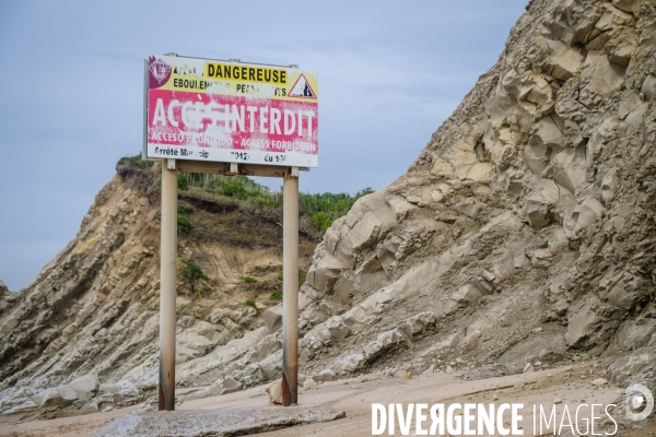 Campagne de mesure de l erosion du littoral par les techniciens de l Observatoire de la Cote Aquitaine.