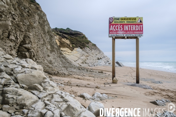 Campagne de mesure de l erosion du littoral par les techniciens de l Observatoire de la Cote Aquitaine.