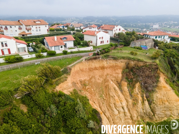 Campagne de mesure de l erosion du littoral par les techniciens de l Observatoire de la Cote Aquitaine.