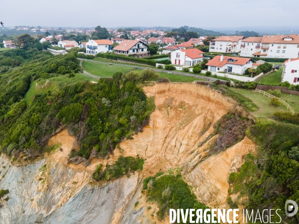 Campagne de mesure de l erosion du littoral par les techniciens de l Observatoire de la Cote Aquitaine.