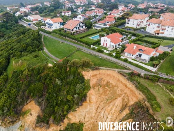 Campagne de mesure de l erosion du littoral par les techniciens de l Observatoire de la Cote Aquitaine.