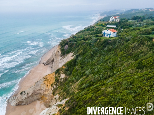 Campagne de mesure de l erosion du littoral par les techniciens de l Observatoire de la Cote Aquitaine.