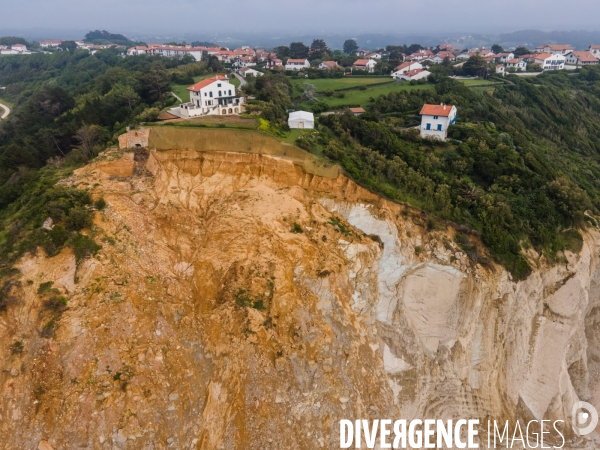 Campagne de mesure de l erosion du littoral par les techniciens de l Observatoire de la Cote Aquitaine.