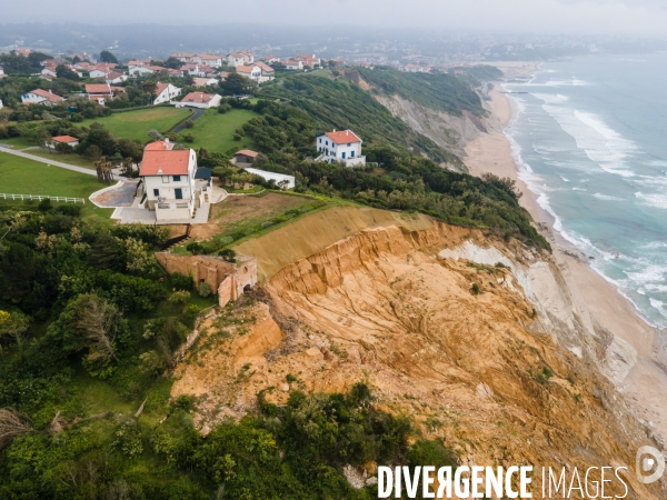 Campagne de mesure de l erosion du littoral par les techniciens de l Observatoire de la Cote Aquitaine.