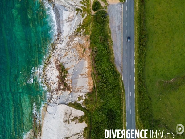 Campagne de mesure de l erosion du littoral par les techniciens de l Observatoire de la Cote Aquitaine.