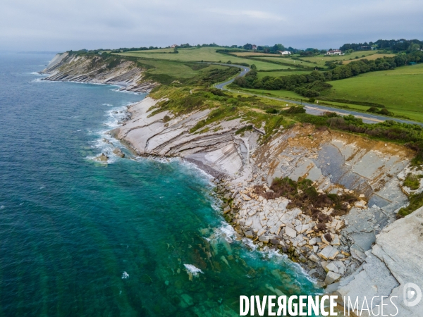 Campagne de mesure de l erosion du littoral par les techniciens de l Observatoire de la Cote Aquitaine.