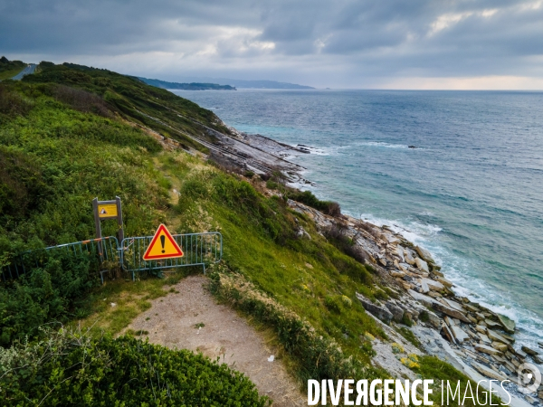 Campagne de mesure de l erosion du littoral par les techniciens de l Observatoire de la Cote Aquitaine.