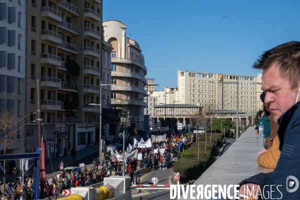 Grève de l éducation nationale face à la crise à Marseille