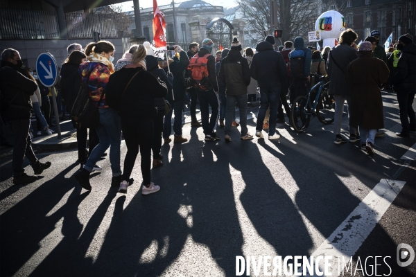 Manifestation des enseignants et des parents d élèves contre  les multiples protocoles sanitaires à Rouen.