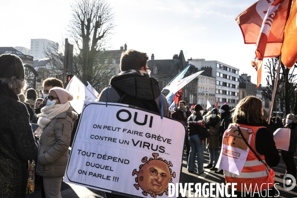 Manifestation des enseignants et des parents d élèves contre  les multiples protocoles sanitaires à Rouen.