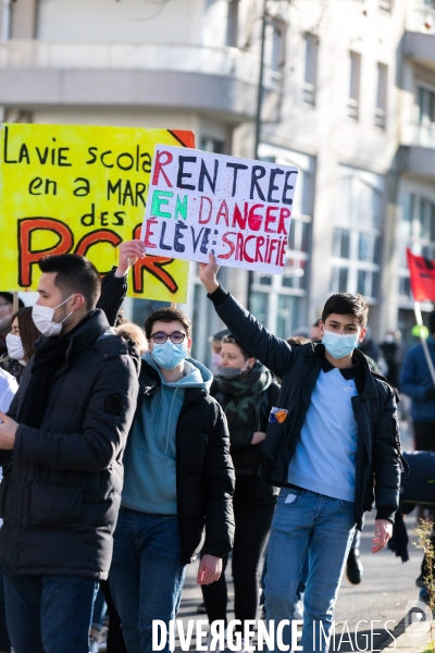 Manifestation des enseignants contre les mesures sanitaires à Nantes