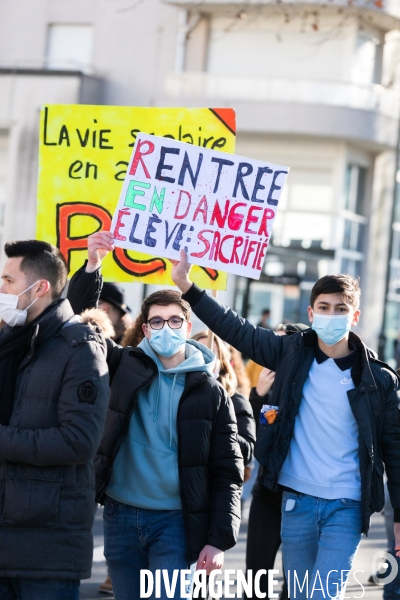 Manifestation des enseignants contre les mesures sanitaires à Nantes