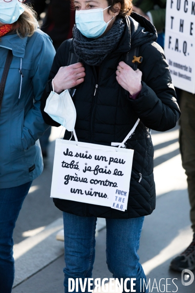 Manifestation des enseignants contre les mesures sanitaires à Nantes