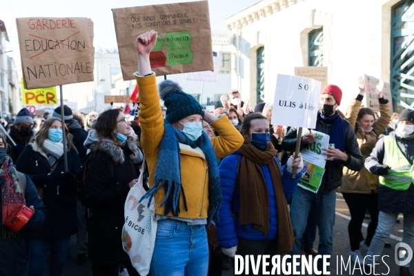 Manifestation des enseignants contre les mesures sanitaires à Nantes