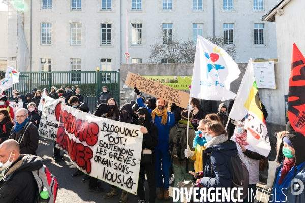 Manifestation des enseignants contre les mesures sanitaires à Nantes