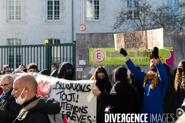 Manifestation des enseignants contre les mesures sanitaires à Nantes