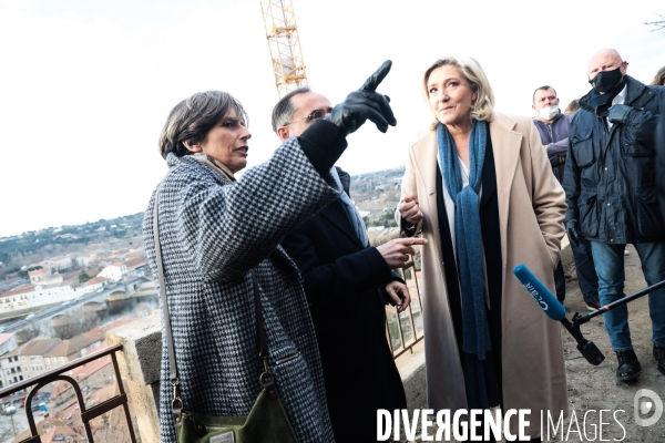 Marine le pen a beziers