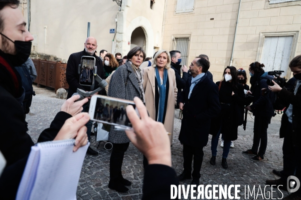 Marine le pen a beziers