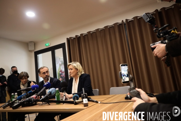 Marine le pen a beziers