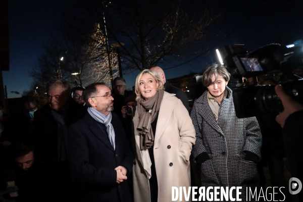 Marine le pen a beziers