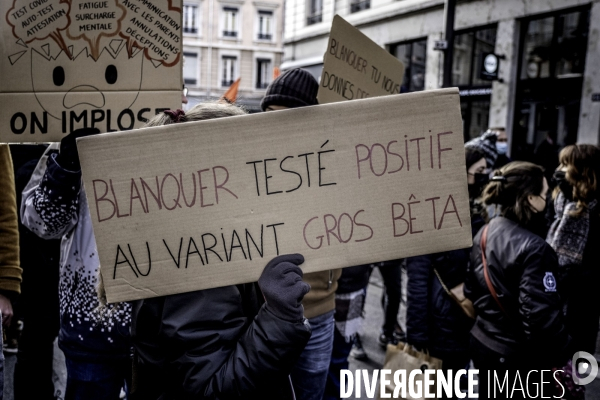 Manifestation des enseignants contre le protocole sanitaire.