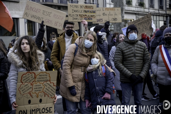 Manifestation des enseignants contre le protocole sanitaire.