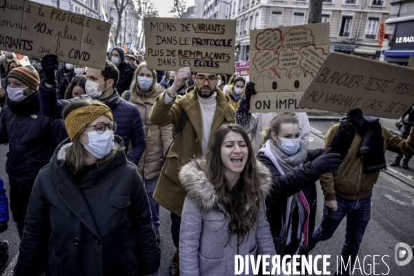 Manifestation des enseignants contre le protocole sanitaire.