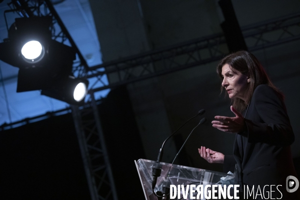 Anne HIDALGO présente son programme présidentiel lors d une conférence de presse.