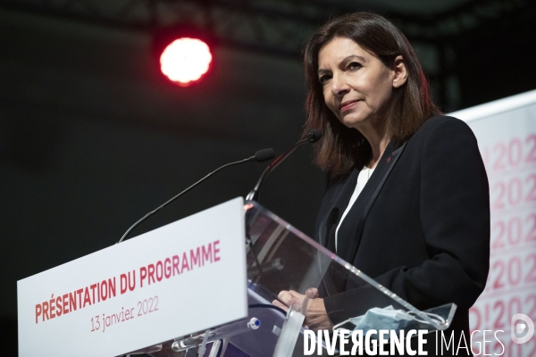 Anne HIDALGO présente son programme présidentiel lors d une conférence de presse.