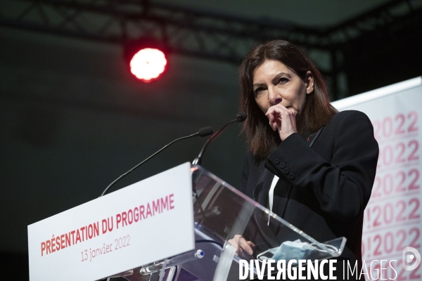 Anne HIDALGO présente son programme présidentiel lors d une conférence de presse.