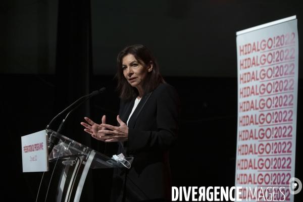 Anne HIDALGO présente son programme présidentiel lors d une conférence de presse.