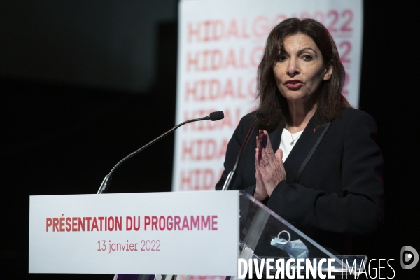 Anne HIDALGO présente son programme présidentiel lors d une conférence de presse.