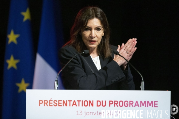 Anne HIDALGO présente son programme présidentiel lors d une conférence de presse.