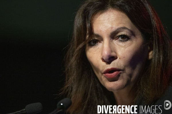 Anne HIDALGO présente son programme présidentiel lors d une conférence de presse.