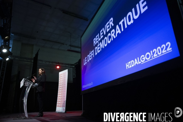 Anne HIDALGO présente son programme présidentiel lors d une conférence de presse.