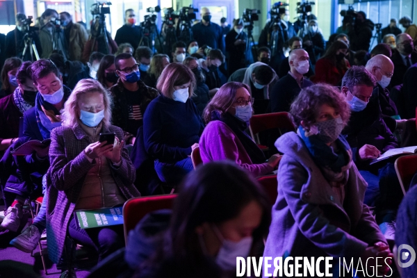 Anne HIDALGO présente son programme présidentiel lors d une conférence de presse.