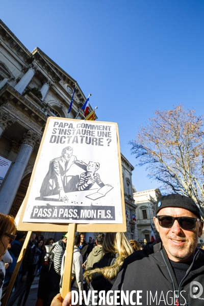 Manifestation pass vaccinal contre  l appetit de pouvoir et de domination  ? Avignon 15 janvier 2022.