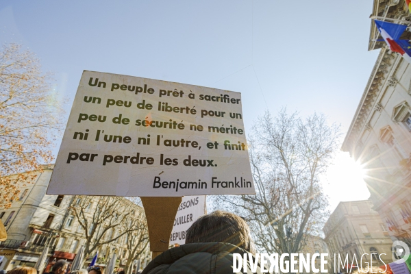 Manifestation pass vaccinal contre  l appetit de pouvoir et de domination  ? Avignon 15 janvier 2022.