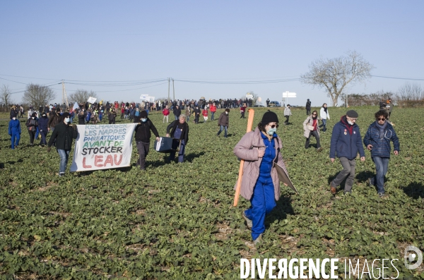 Manifestation contre les bassines a mauze-sur-le-mignon.