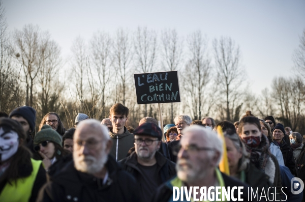 Manifestation contre les bassines a mauze-sur-le-mignon.