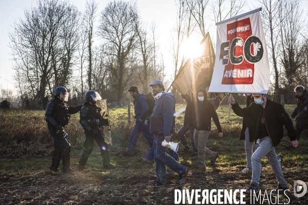 Manifestation contre les bassines a mauze-sur-le-mignon.