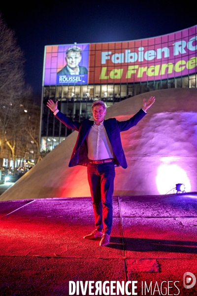 Fabien Roussel , PCF, presente sa nouvelle affiche pour la présidentielle